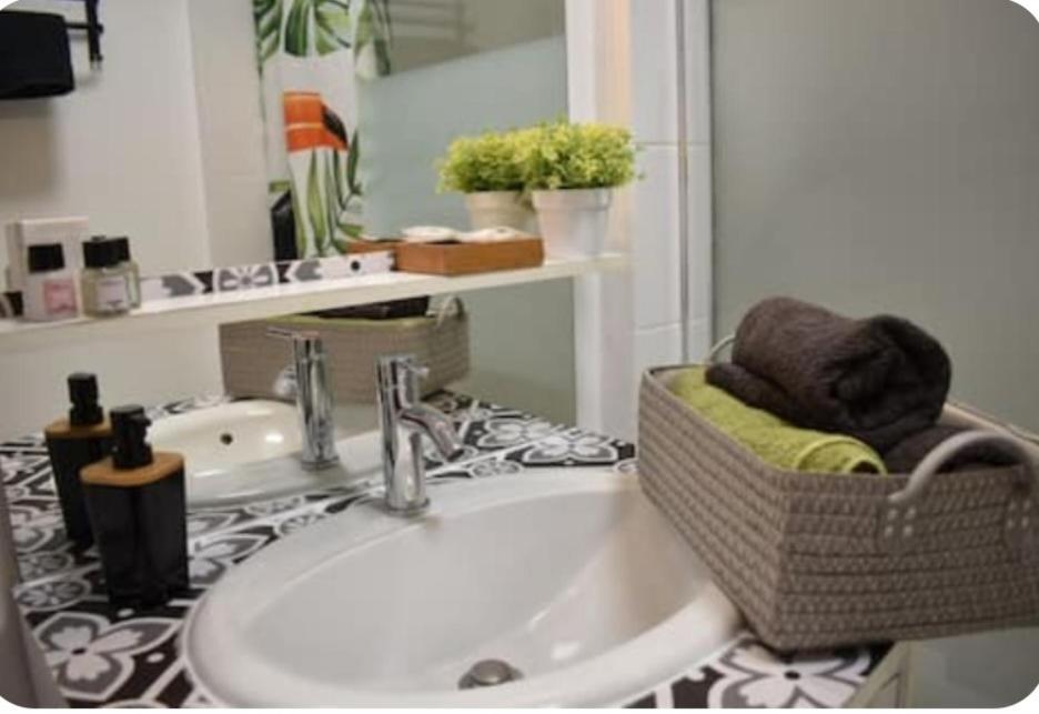 פואטייה Joli Apartment Proche Du Centre-Ville מראה חיצוני תמונה